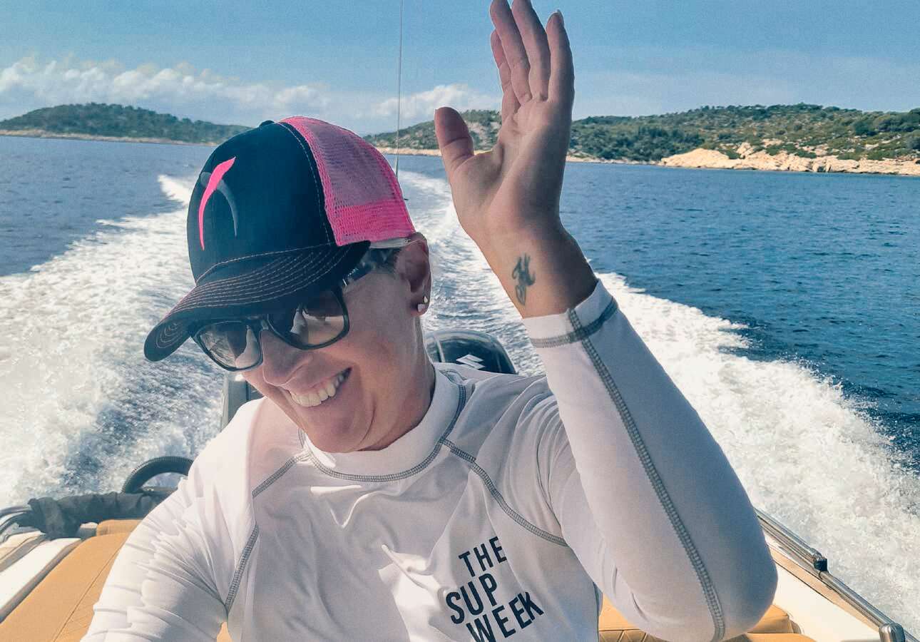Team The SUP Week - Claudia am Speedboat