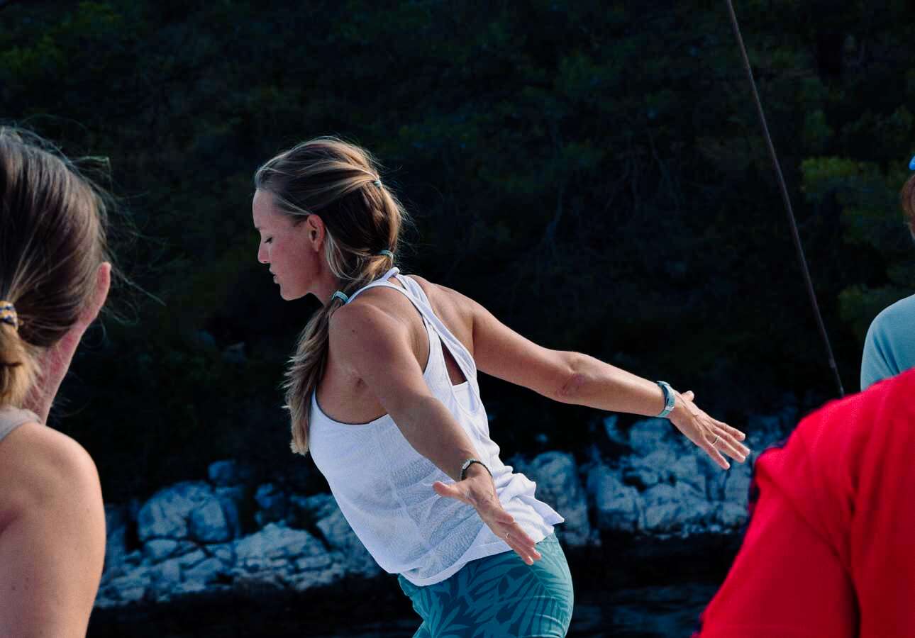 Team The SUP Week - Danique bei einer Yoga Einheit am Sonnendeck